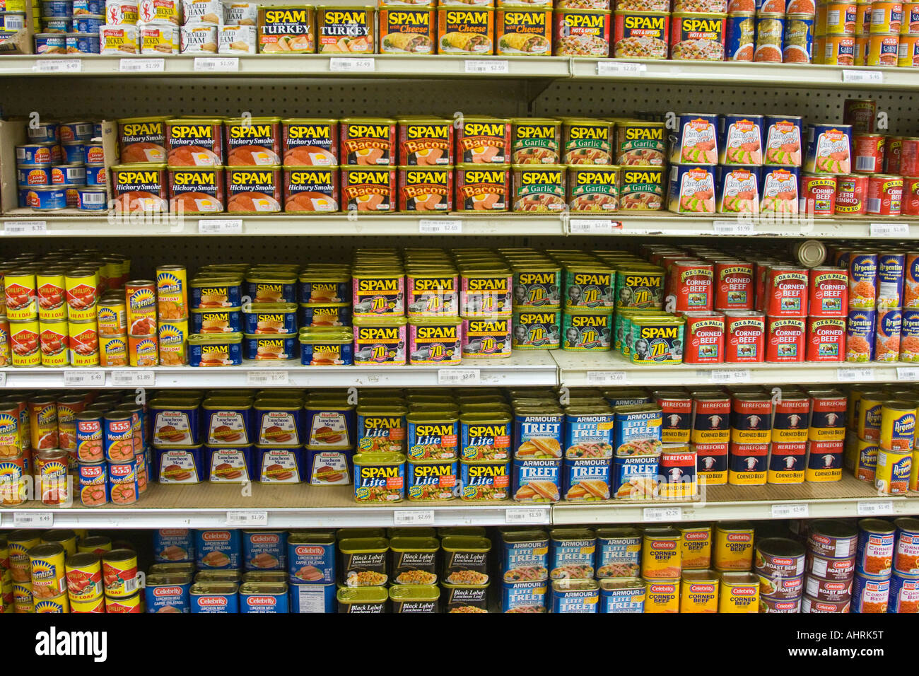 Sortiment von Vielzahl von Spam und andere Konserven Fleisch im Supermarkt-Regal-Guam-Insel Stockfoto