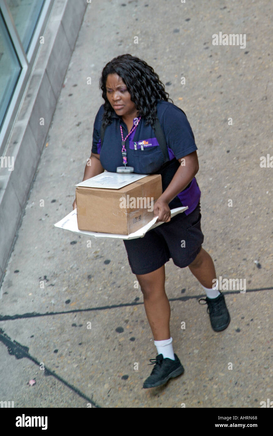 Arbeiter beliefern Geschäfte in der Innenstadt von Chicago Illinois Stockfoto
