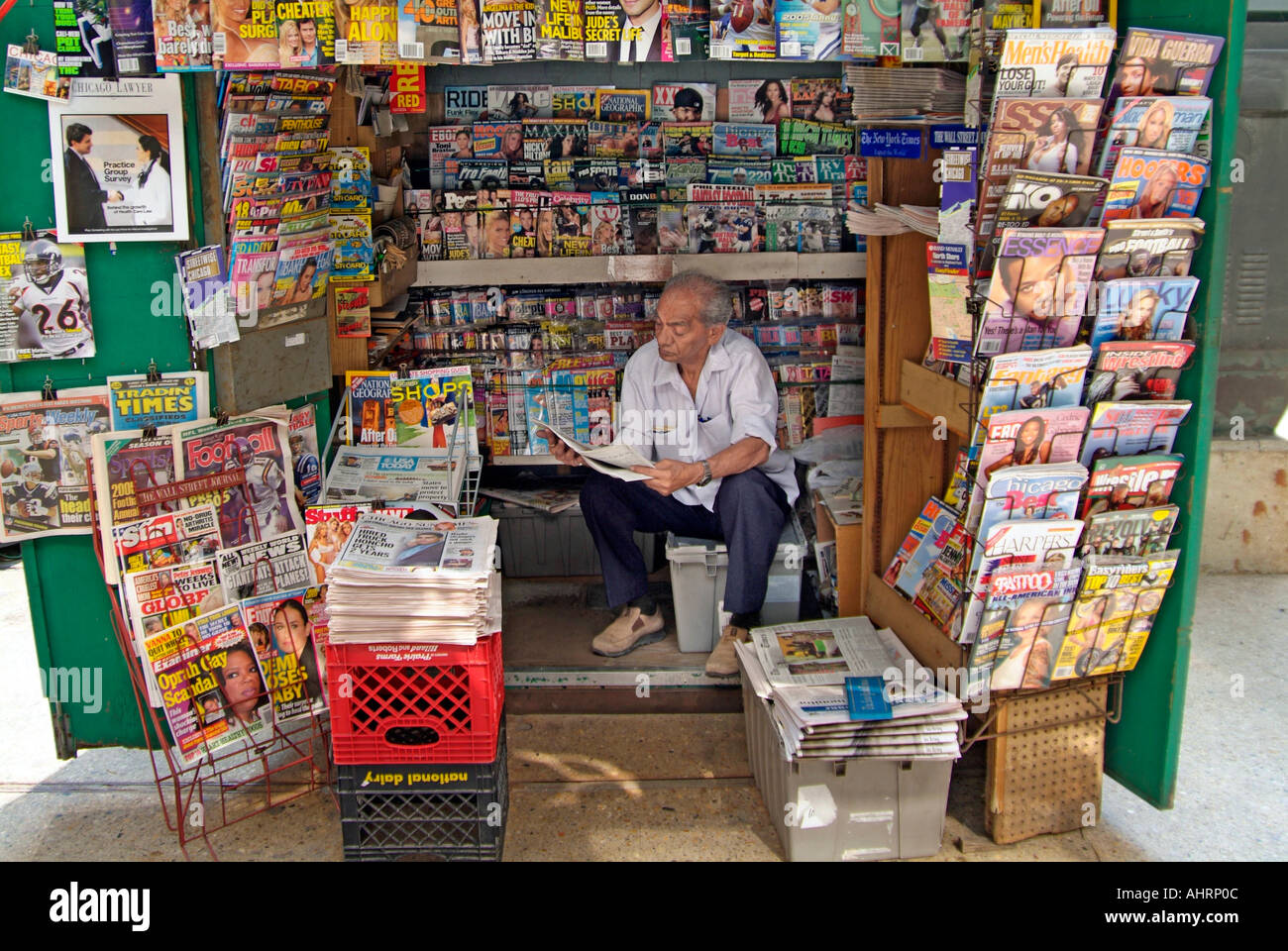Zeitungs- und Anbieter in der Innenstadt von Chicago Illinois Stockfoto