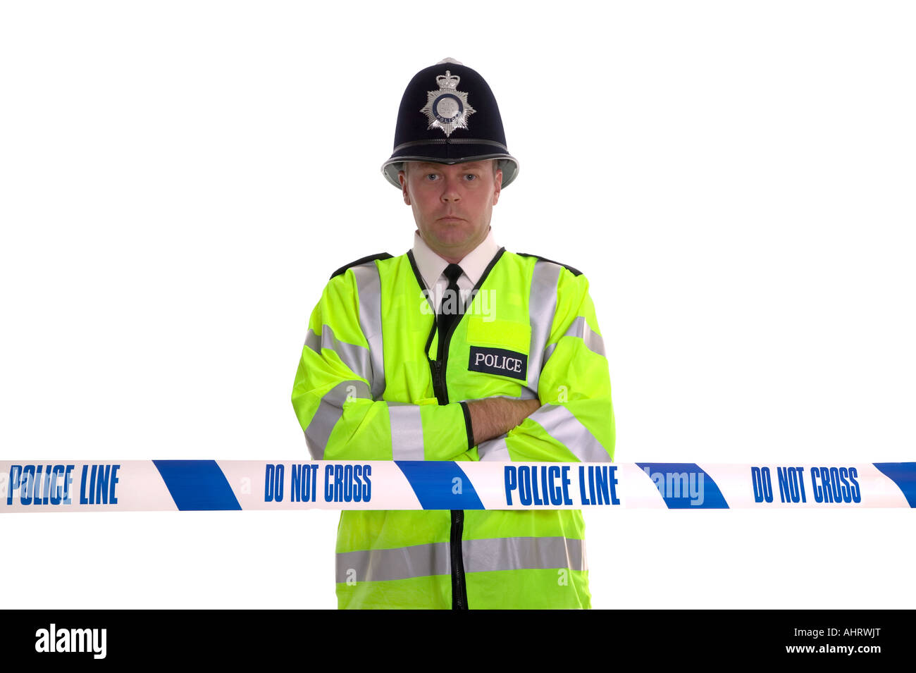 Britischer Polizist hinter dem Klebeband Cordon Fokus ist auf dem Band Stockfoto