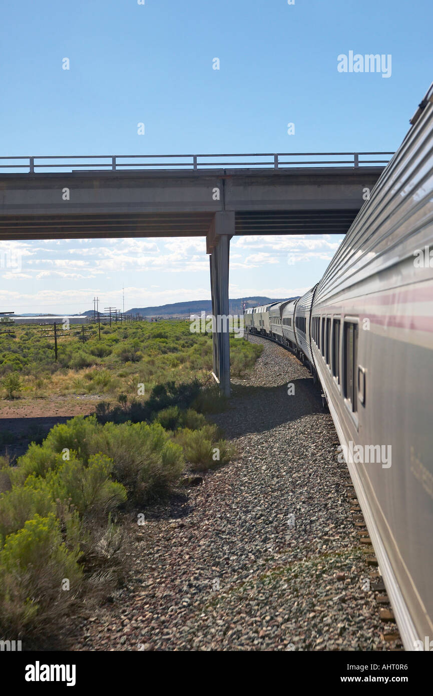 Whistle Stop Kerry Express in ganz Amerika Zug bewegen durch Landschaft amerikanischen Südwesten Stockfoto