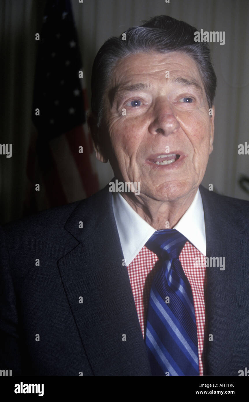 Präsident Reagan stellt eine Einführung für die Horatio Alger Association Stockfoto