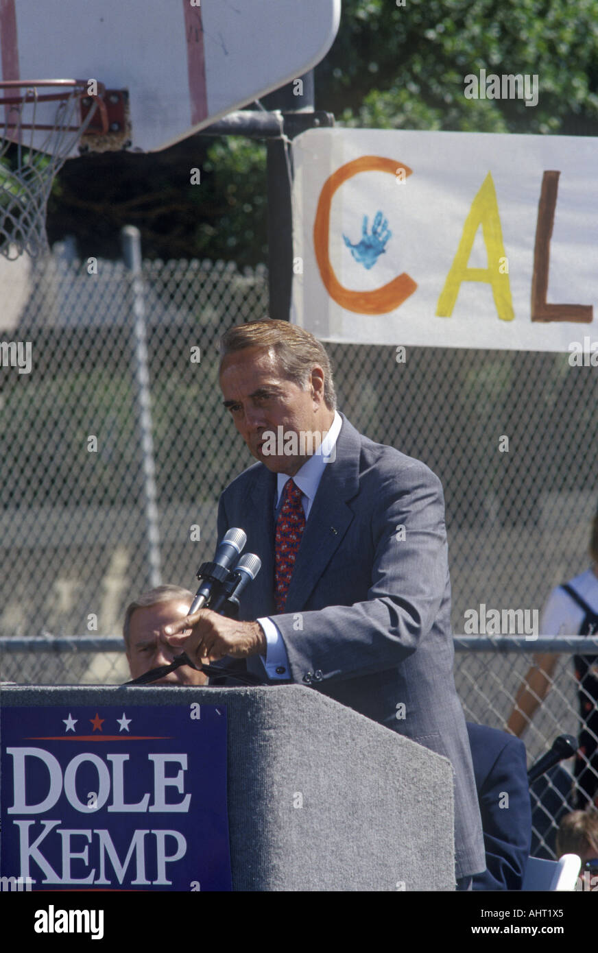 Republikanische Präsidentschaftskandidat für die Wahl 1996 Senator Bob Dole spricht auf einer Kundgebung am Tempel Christian School in Stockfoto