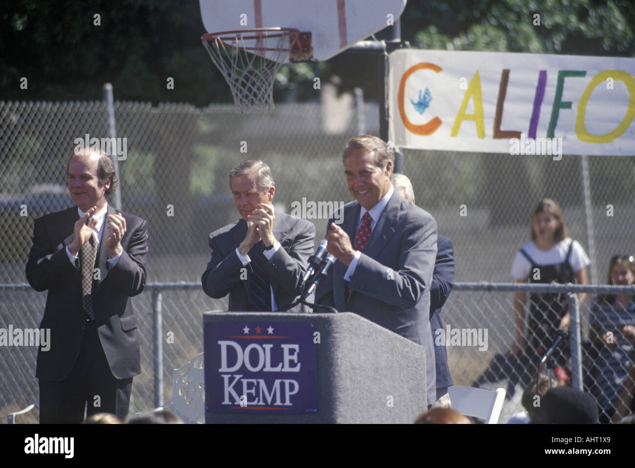 Republikanische Präsidentschaftskandidat für die Wahl 1996 Senator Bob Dole spricht auf einer Kundgebung am Tempel Christian School in Stockfoto