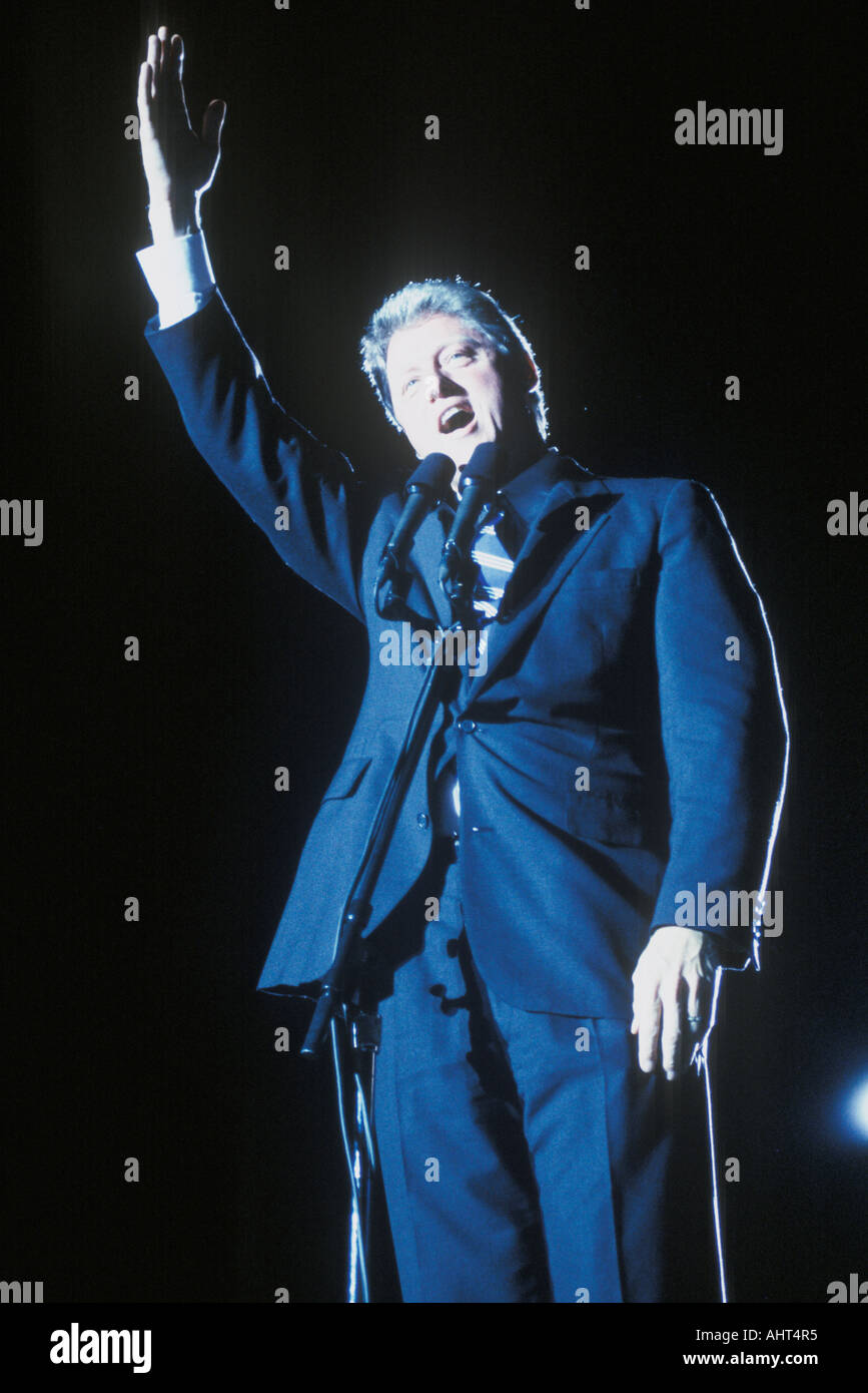 Gouverneur Bill Clinton spricht bei einer Texas-Kampagne-Kundgebung in 1992 an seinem letzten Tag der Werbetätigkeit in McAllen, Texas Stockfoto