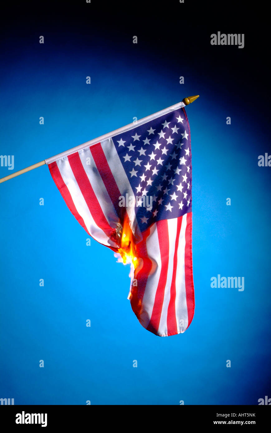 Brennende Filmschaffender Flagge Stockfoto