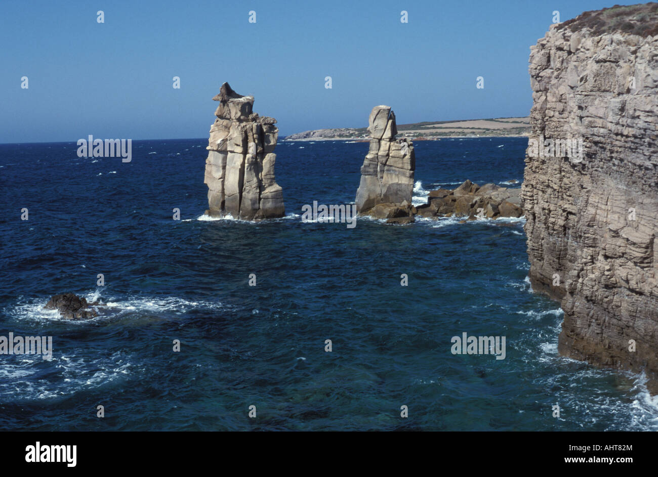 Spektakuläre Felsvorsprung in Insel San Pietro, Sardinien, Italien Stockfoto