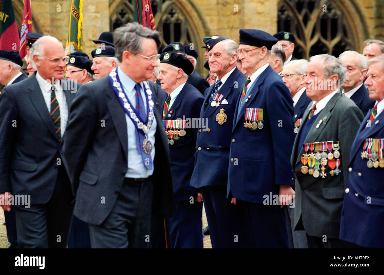 Britische Kriegsveteranen parade auf Remebrance Day geprüft durch den Oberbürgermeister von Dorset Stockfoto