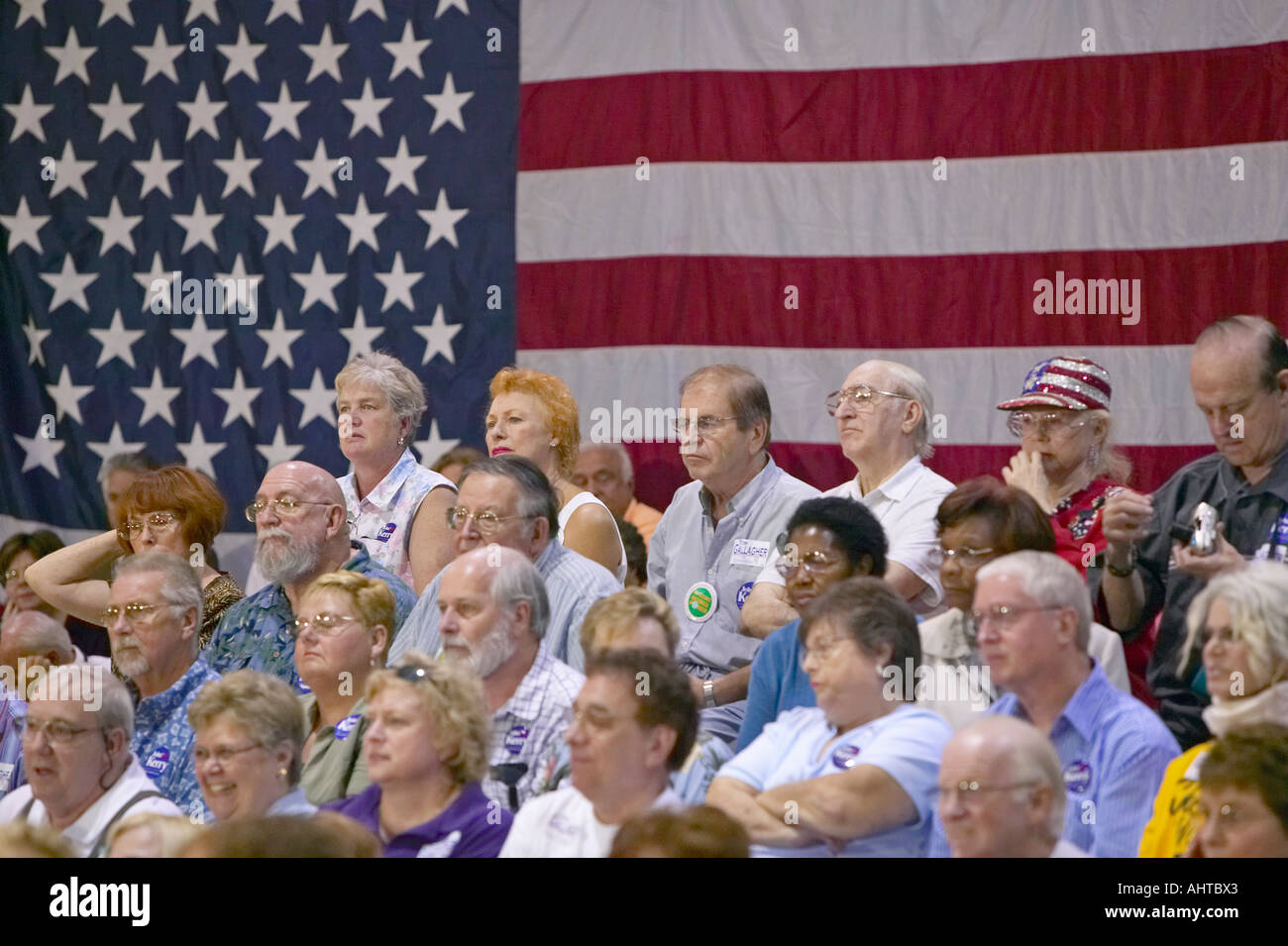 Publikum der pensionierten Mitglieder bei Senator John Kerry Kampagne Rallye Valley View Rec Center Henderson NV Stockfoto
