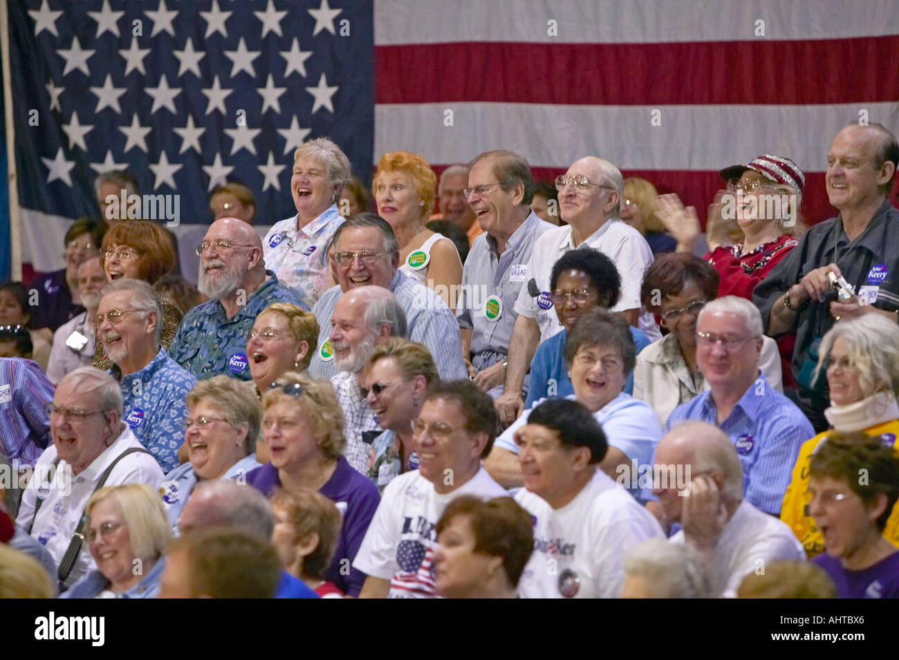 Publikum von Rentner lachen über Senator John Kerry Kampagne Rallye Valley View Rec Center Henderson NV Stockfoto