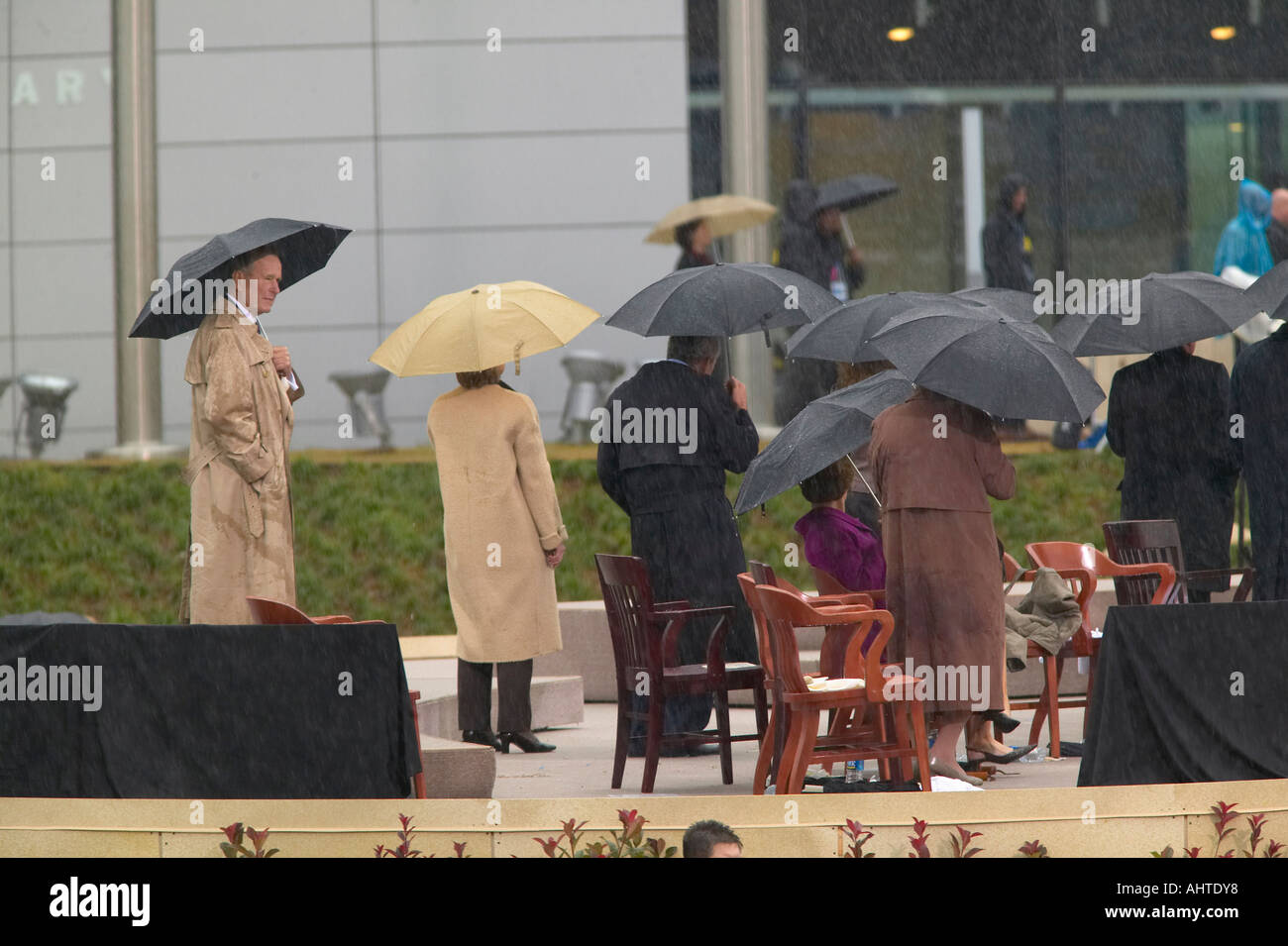 US-Präsident George w. Bush ehemaligen uns erste Dame und aktuelle US-Sen Hillary Clinton D NY ehemaliger Präsident George HW Bush und Stockfoto