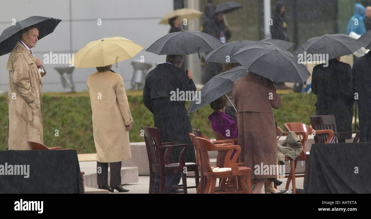 US-Präsident George w. Bush ehemaligen uns erste Dame und aktuelle US-Sen Hillary Clinton D NY ehemaliger Präsident George HW Bush und Stockfoto