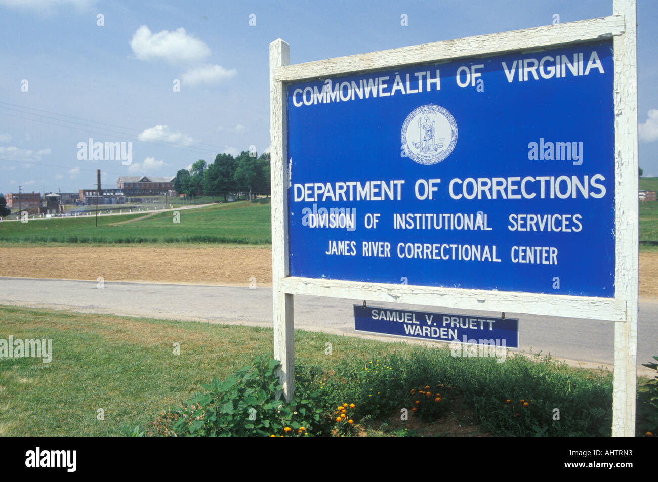 Ein Zeichen, das Commonwealth von Virginia Department of Corrections liest Stockfoto