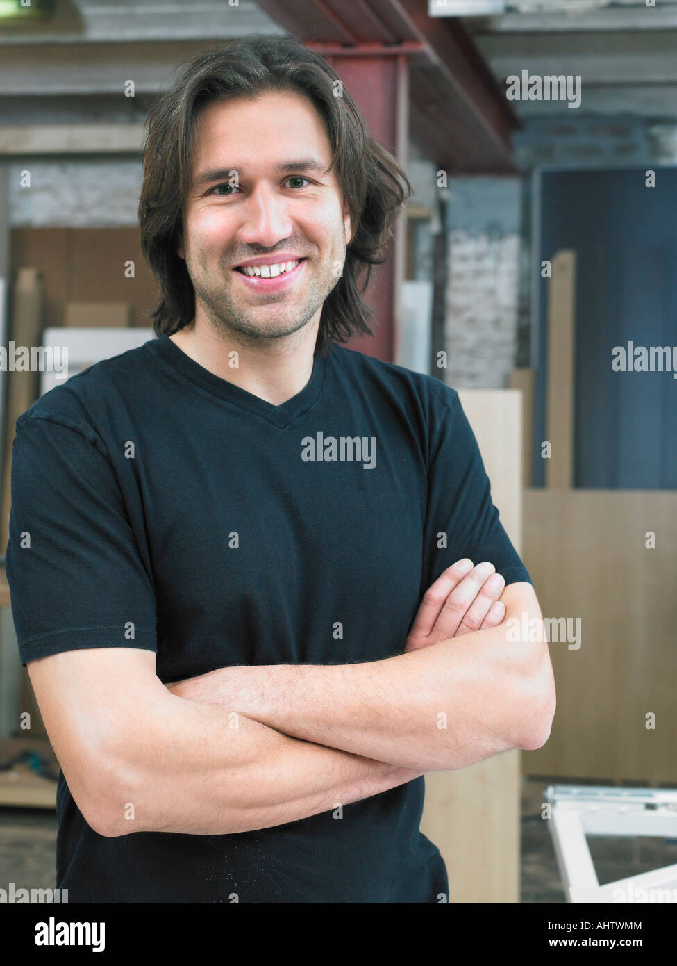 Porträt von Zimmermann in seiner Werkstatt. Stockfoto