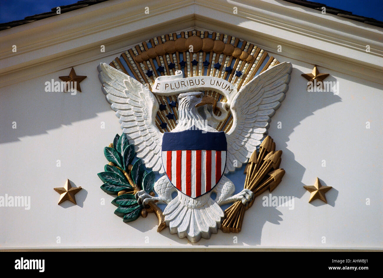 Dies ist das nationale Emblem befindet sich auf dem Gebäude der Herbert Hoover nationalen historischen Bibliothek It Shows der amerikanischen Stockfoto