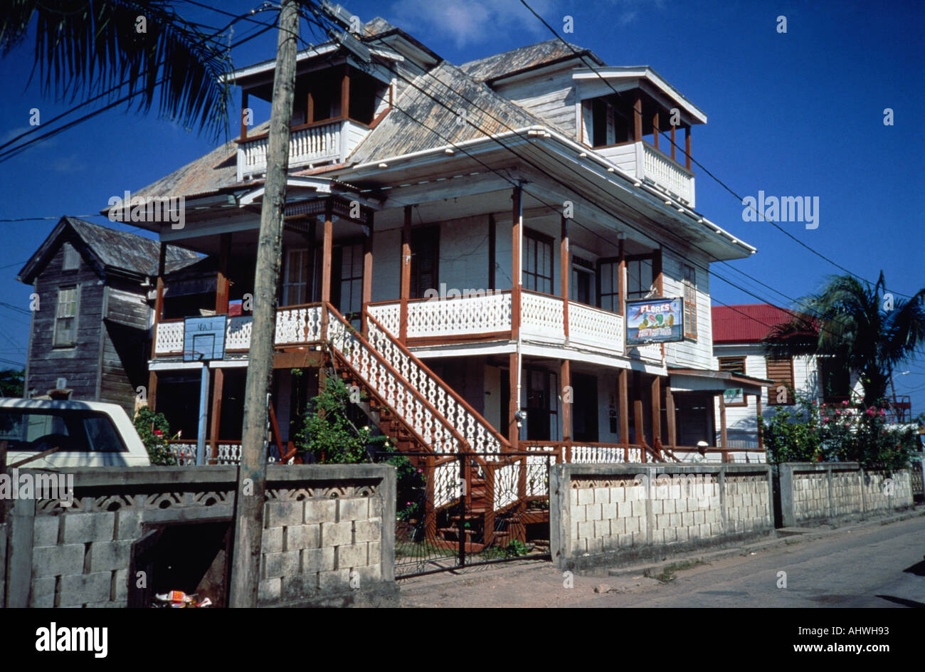 Typisches Klapperhaus in Belize City, Mittelamerika Stockfoto