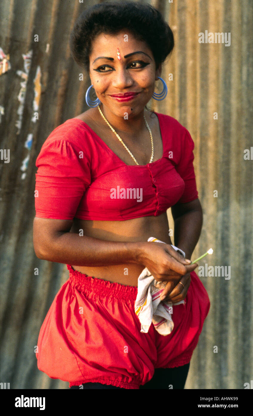 Performerin backstage bei einer ländlichen Wanderzirkus. Bangladesch Stockfoto