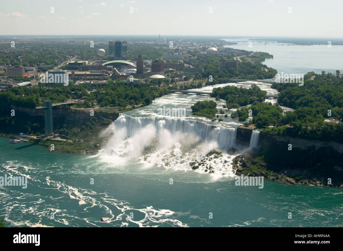 Niagara River und den American Falls in Niagara Falls im Staat New York Stockfoto