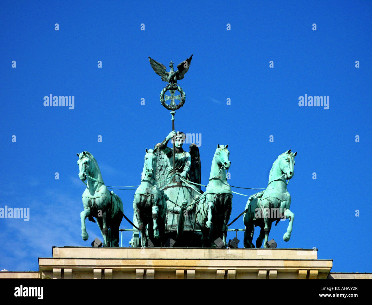 Brandenburger Tor, Pariser Platz Deutschland, 1791 Neoklassizistisch,  Berlin, Deutschland, (Quadriga, die Zügel der Pferde werden von Victoria,  der Siegesgöttin, gehalten Stockfotografie - Alamy