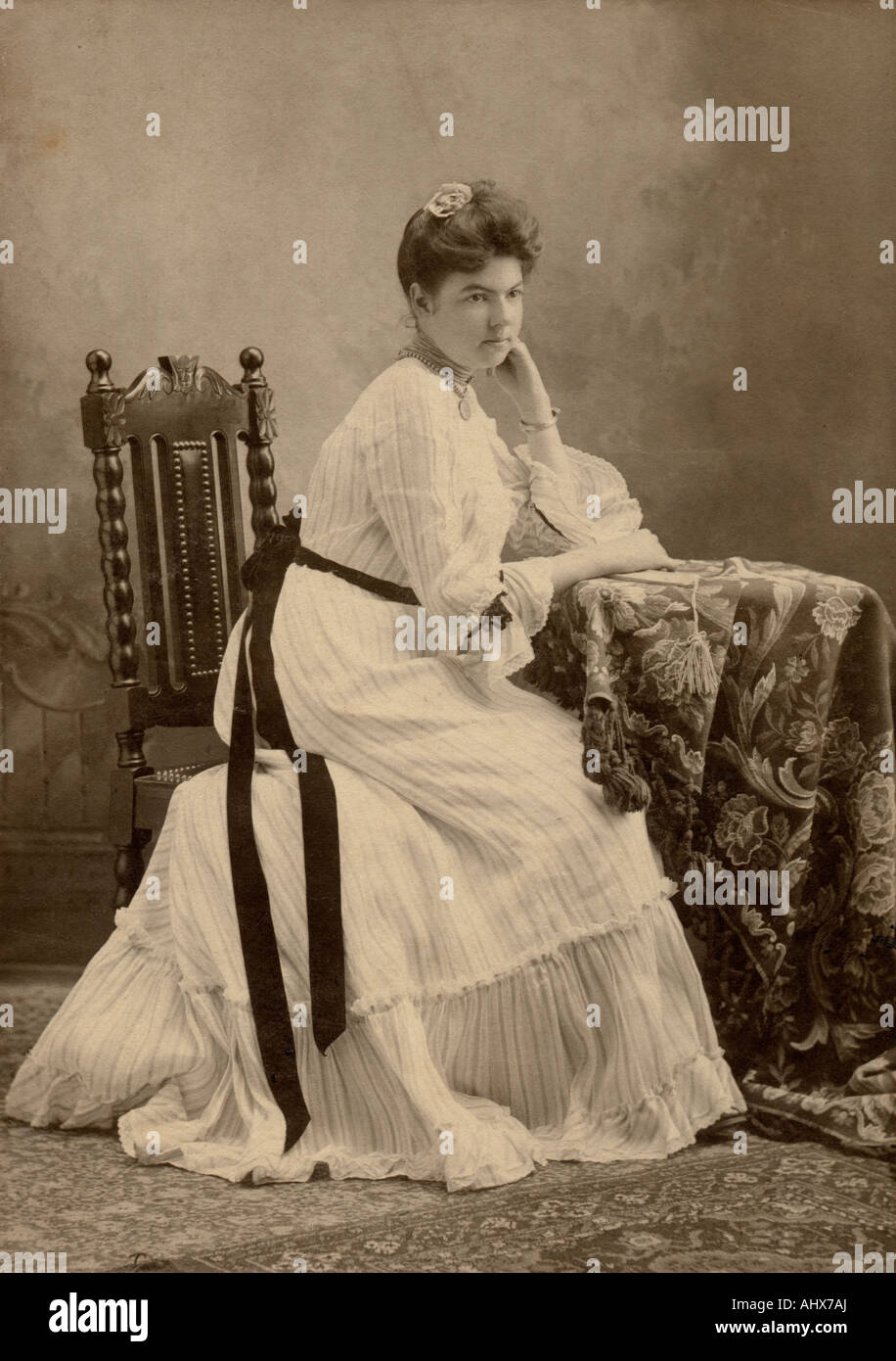 Ca. 1890 s antikes Foto einer Frau im Alter von über 25-35. Stockfoto