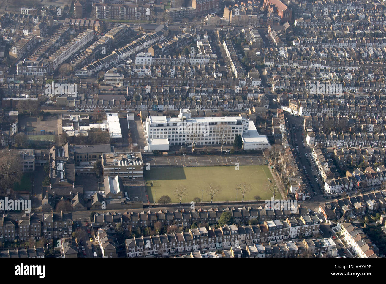 Hohen Niveau schrägen Luftbild westlich von Iffley Road Godolphin und Latymer Schule und Spielfelder Hammersmith London W6 Englan Stockfoto