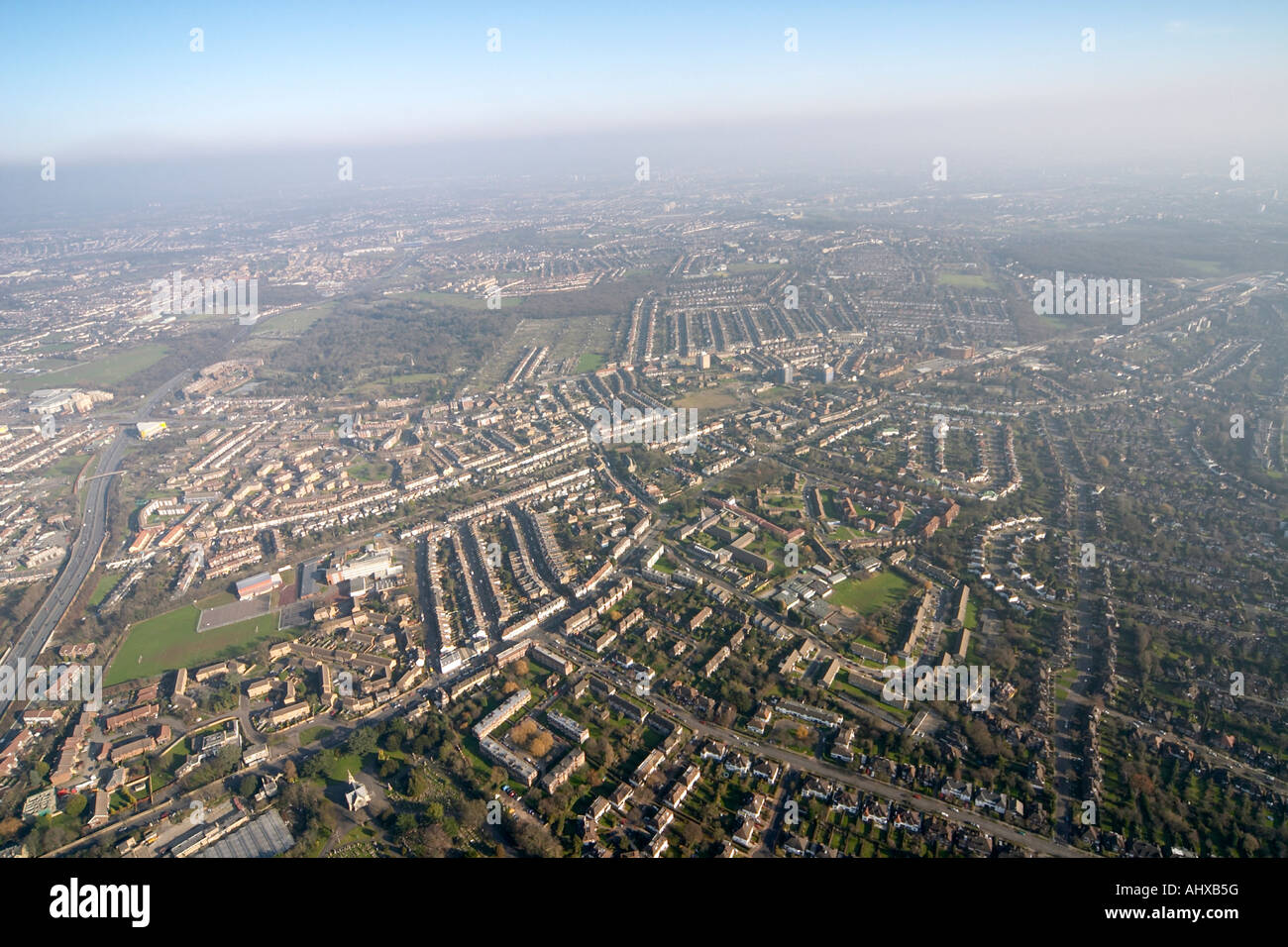 Hohen Niveau schrägen Luftbild östlich von East Finchley A406 St Pancras Islington Friedhof London N2 N10 England UK Januar 2006 Stockfoto