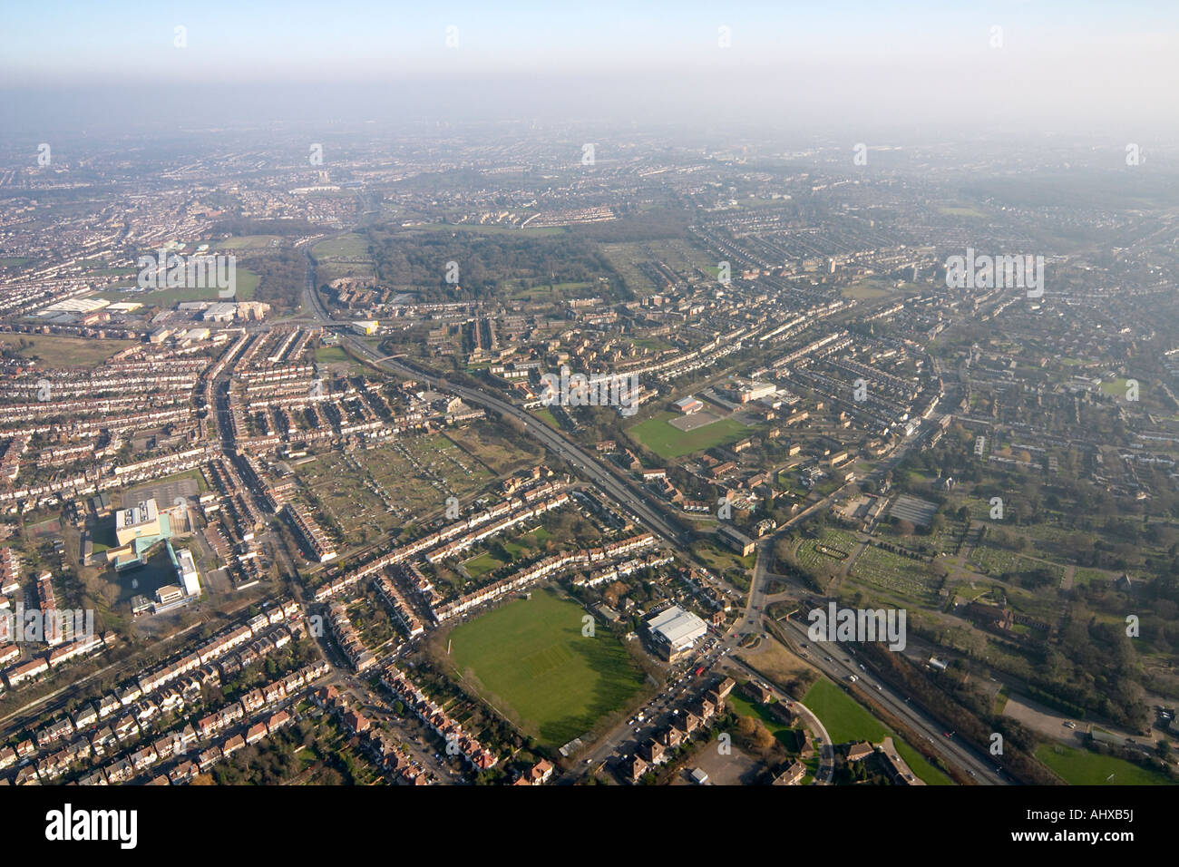 Hohen Niveau schrägen Luftbild Norden östlich von East Finchley St Pankreas Islington Cememtary London N2 N10 England UK Januar 2006 Stockfoto