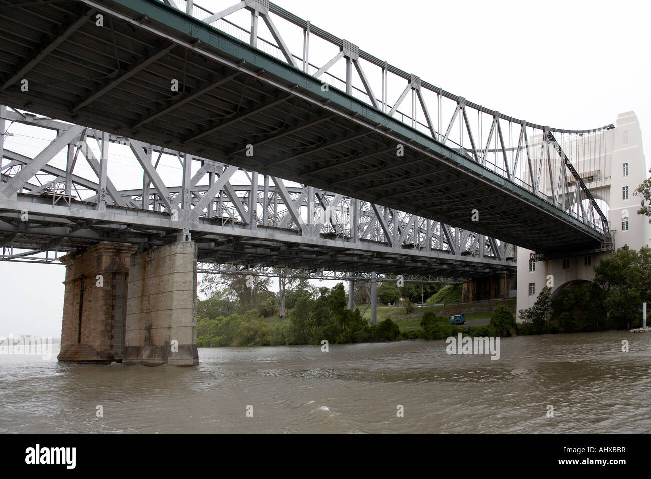 Coonan t Brücke mit Eisenbahn- und Fuß Brücke über den Brisbane River Indooroopilly Brisbane Queensland QLD Australien Stockfoto