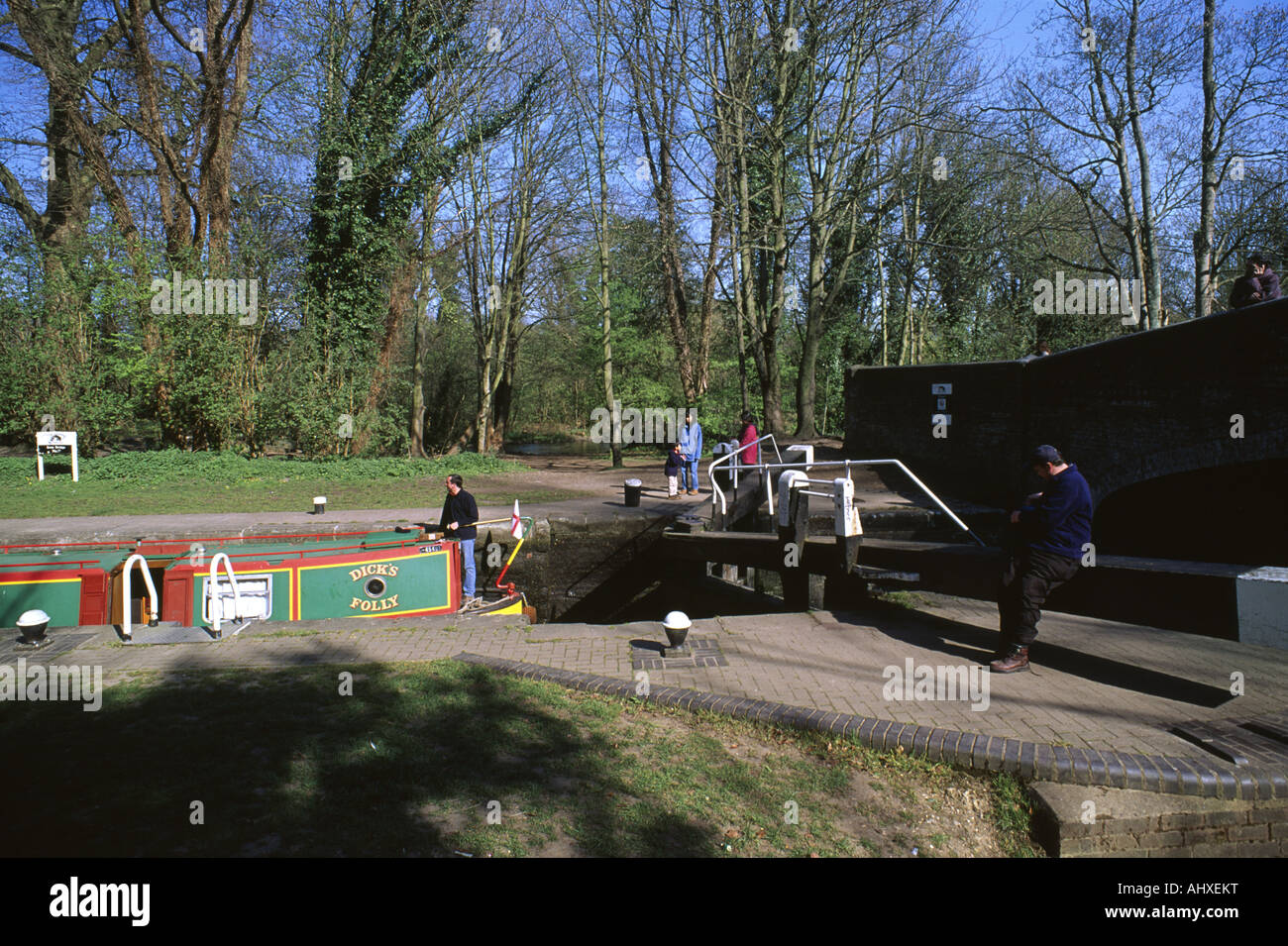 Grand Union Canal Eisenbrücke Sperre 77, Watford, Hertfordshire UK. Stockfoto