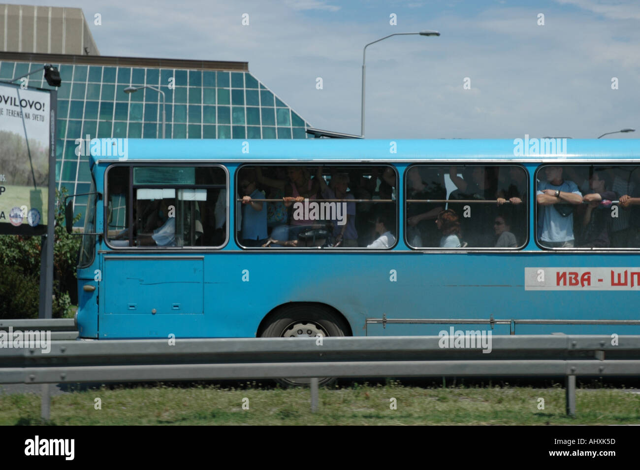 überfüllten Passagiere in einem Bus in Belgrad South Eastern Europe Stockfoto