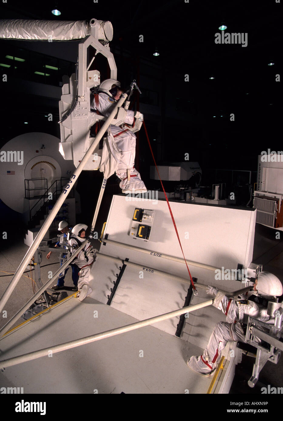 Huntsville AL. Space Camp. 13 Jahre alte Camper auf einfache Simulation, EVA waren, dass sie eine Pyramide zu bauen. Stockfoto