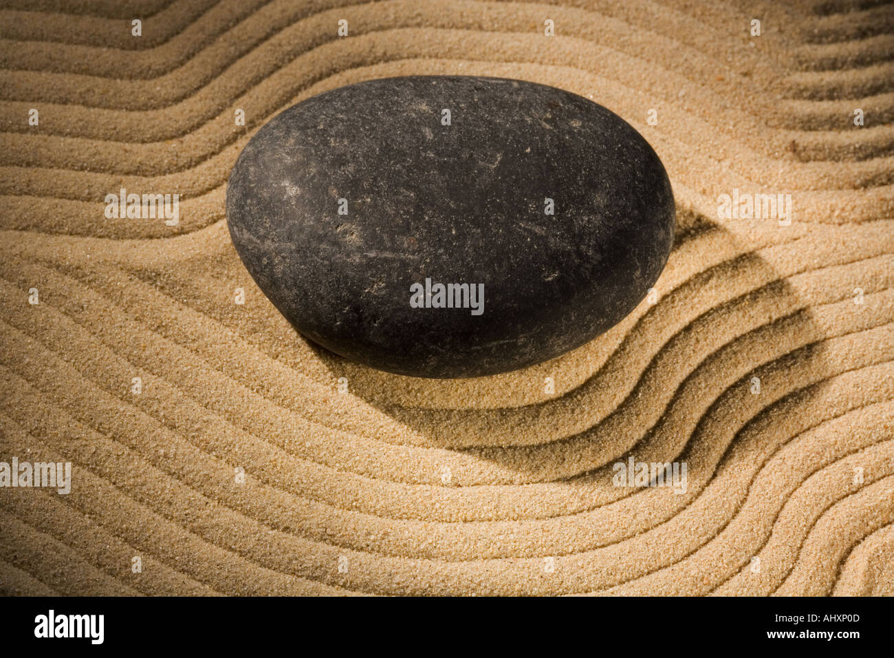 Stein mit gerillt sand Stockfoto