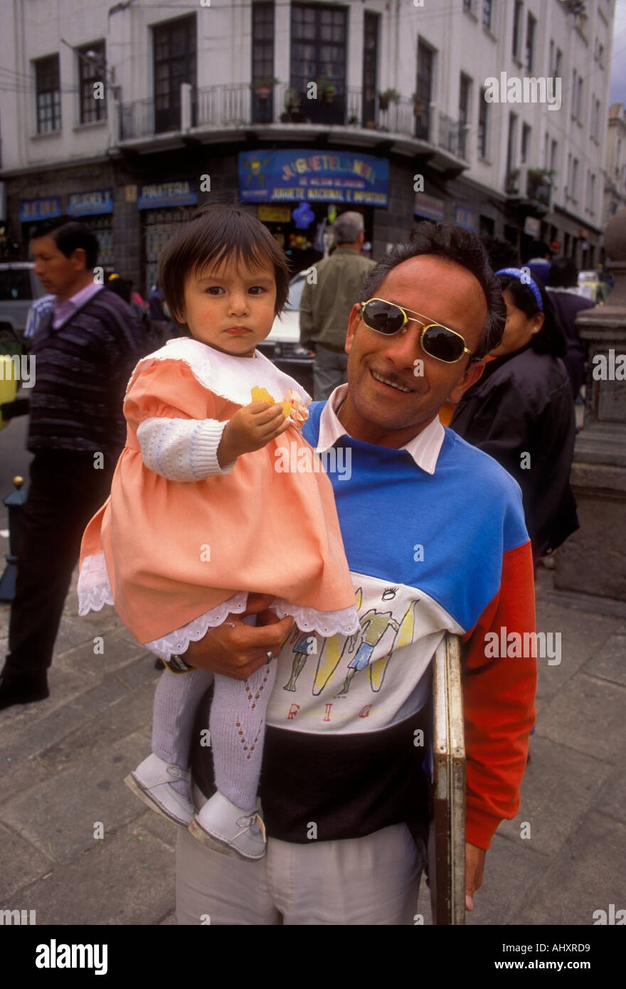 Ecuadorianische, Mann, Mädchen, Großvater, Enkelin, Plaza de San Francisco, Quito, Provinz Pichincha, Ecuador, Südamerika Stockfoto