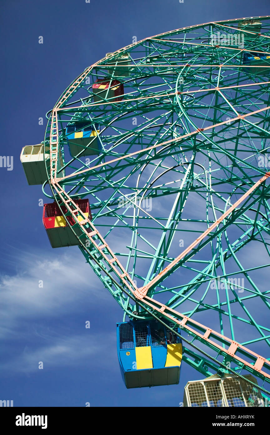 Niedrigen Winkel Ansicht des Riesenrads Stockfoto
