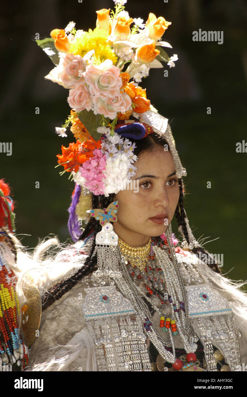 Schöne junge Frau aus Dard oder Drogpa arischen Stamm aus Dha Hanu Dorf in Ladakh Indien Stockfoto