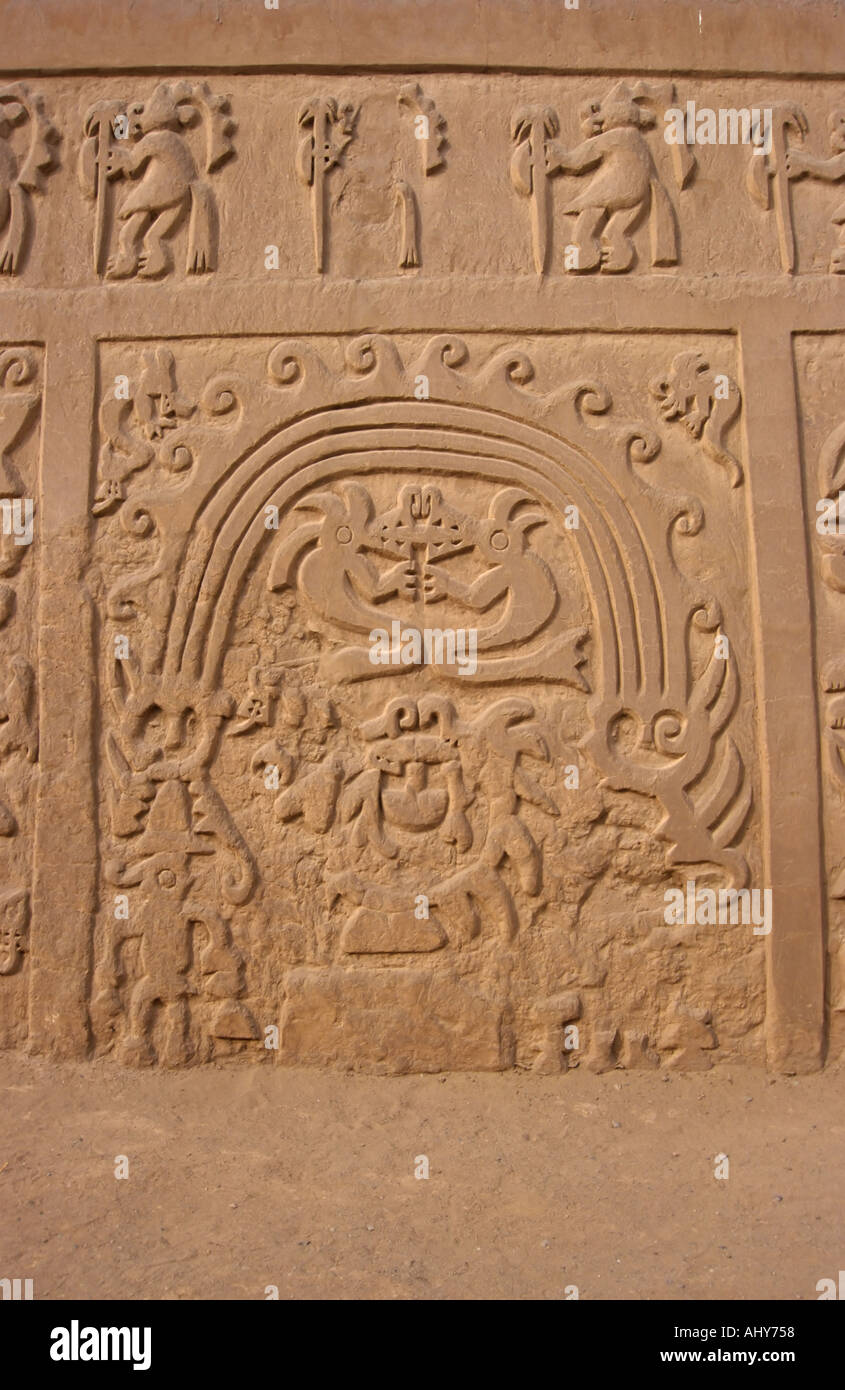 Adobe-Dekoration auf den Tempel des Drachen, Chan Chan, Peru Stockfoto