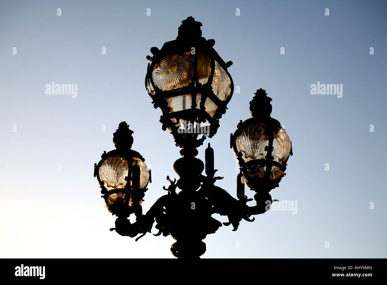 Lampe auf die Brücke Pont Alexandre III in Paris Stockfoto