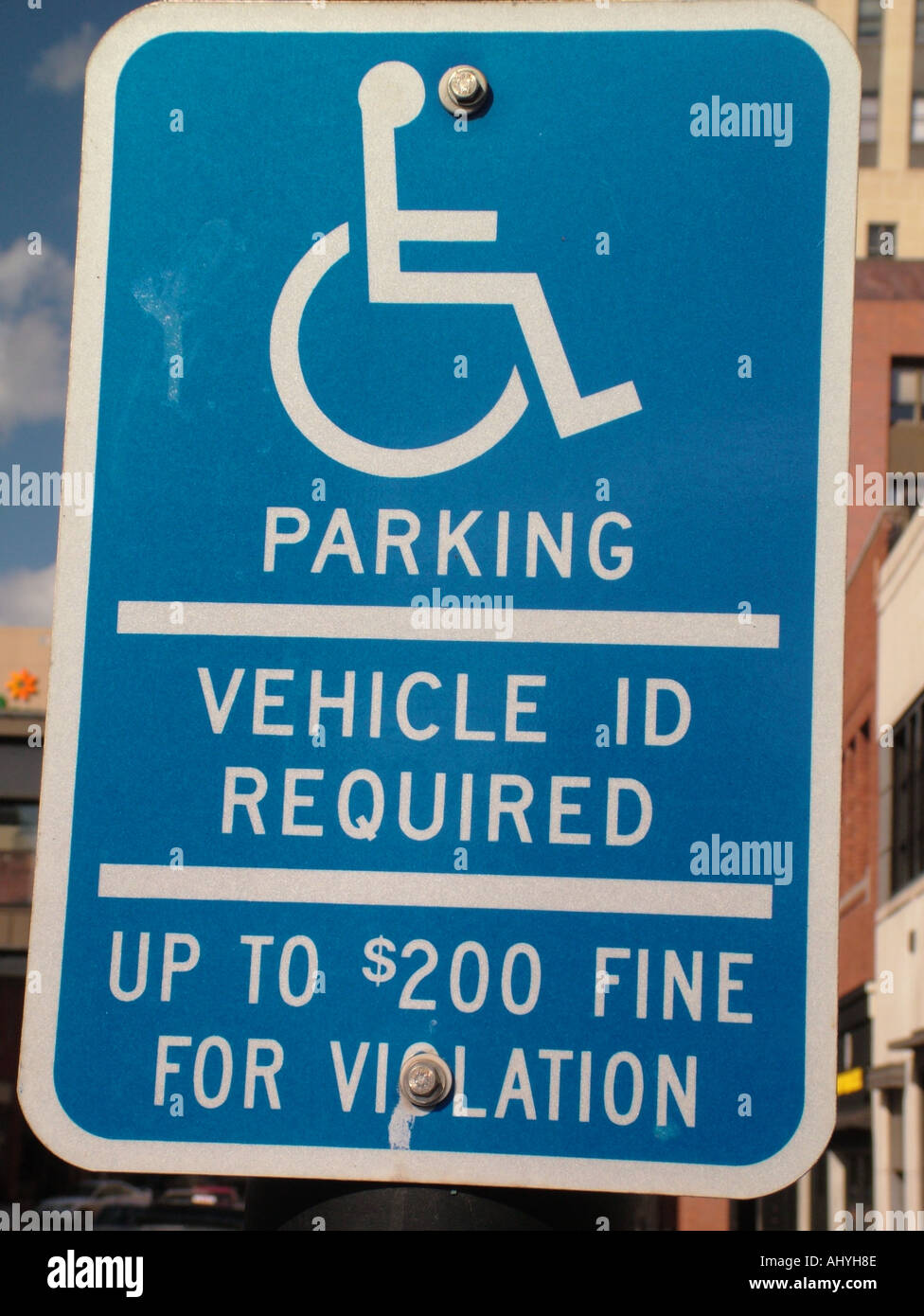 AJD45859, Parkplatz Schild, reservierte Parkplätze für Behinderte zu unterzeichnen Stockfoto