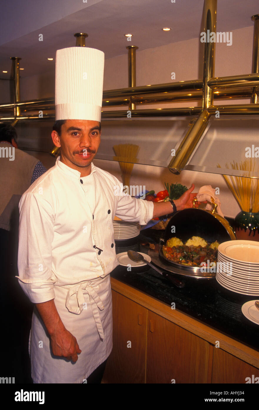 Mexikanische Mann, erwachsener Menschen, männlich Küchenchef, Koch, Kochen, Arbeiter, Arbeiten, mexikanisches Restaurant, mexikanisches Essen und Trinken, Stadt von Leon, Guanajuato, Mexiko Stockfoto
