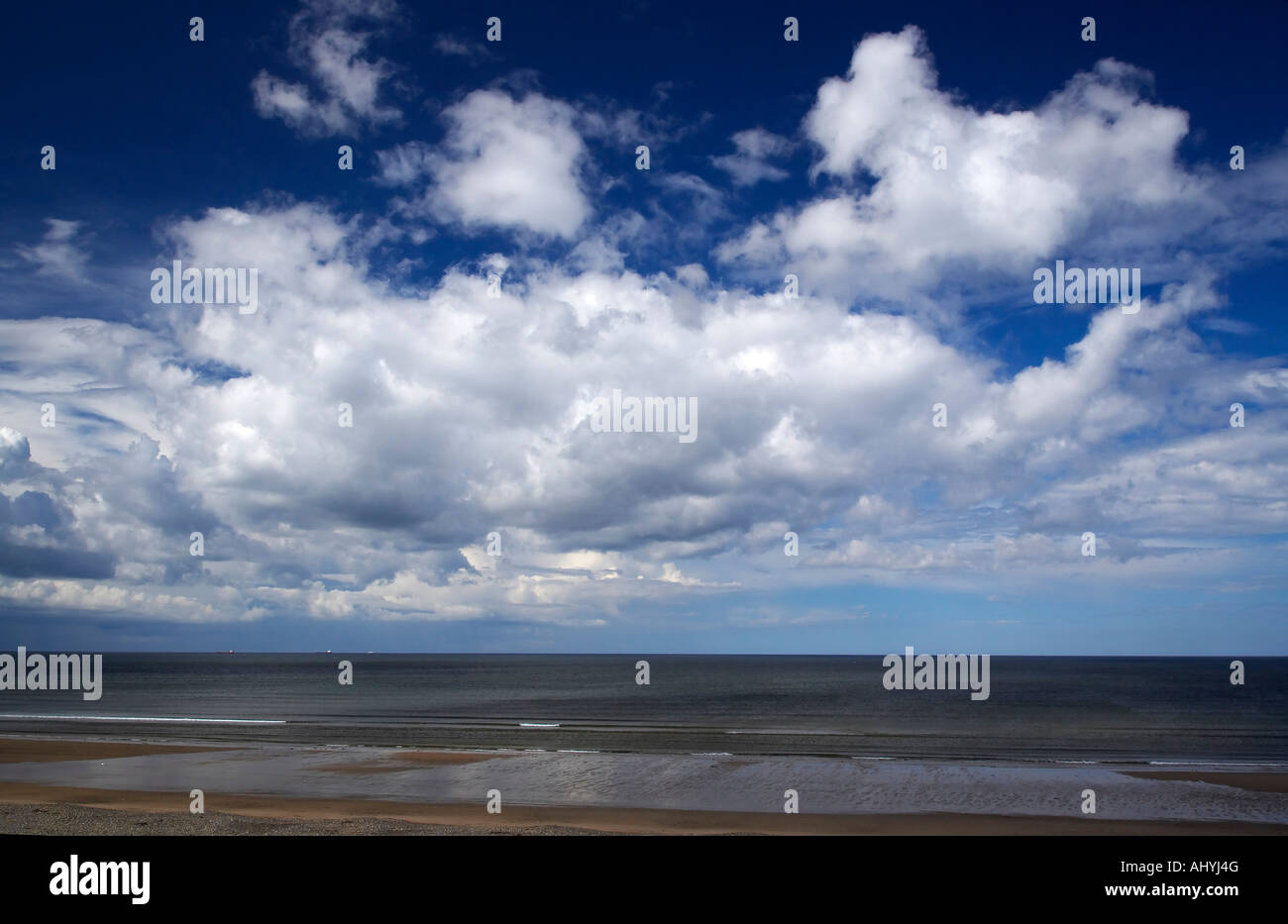 Strand Meer Wolken und Himmel Nordosten Englands Küste Stockfoto