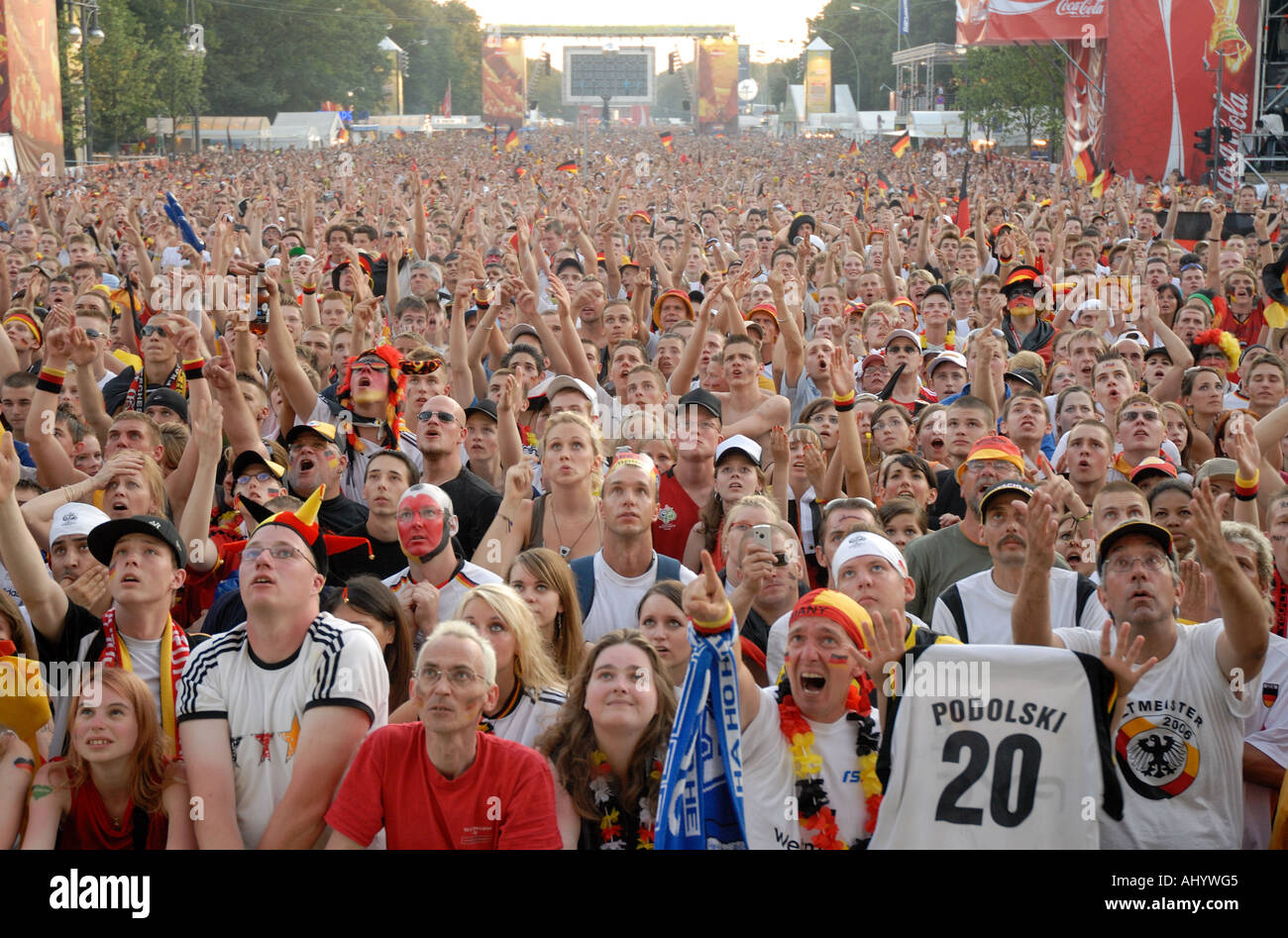 Leidenschaftliche deutsche Fans in Berlin Stockfoto