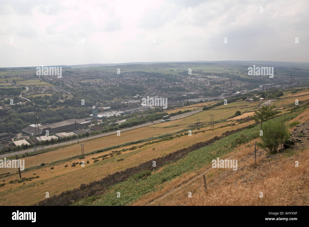 Stocksbridge Stahlwerke und Stadt in Pennine Hills in der Nähe von Sheffield Yorkshire England Stockfoto