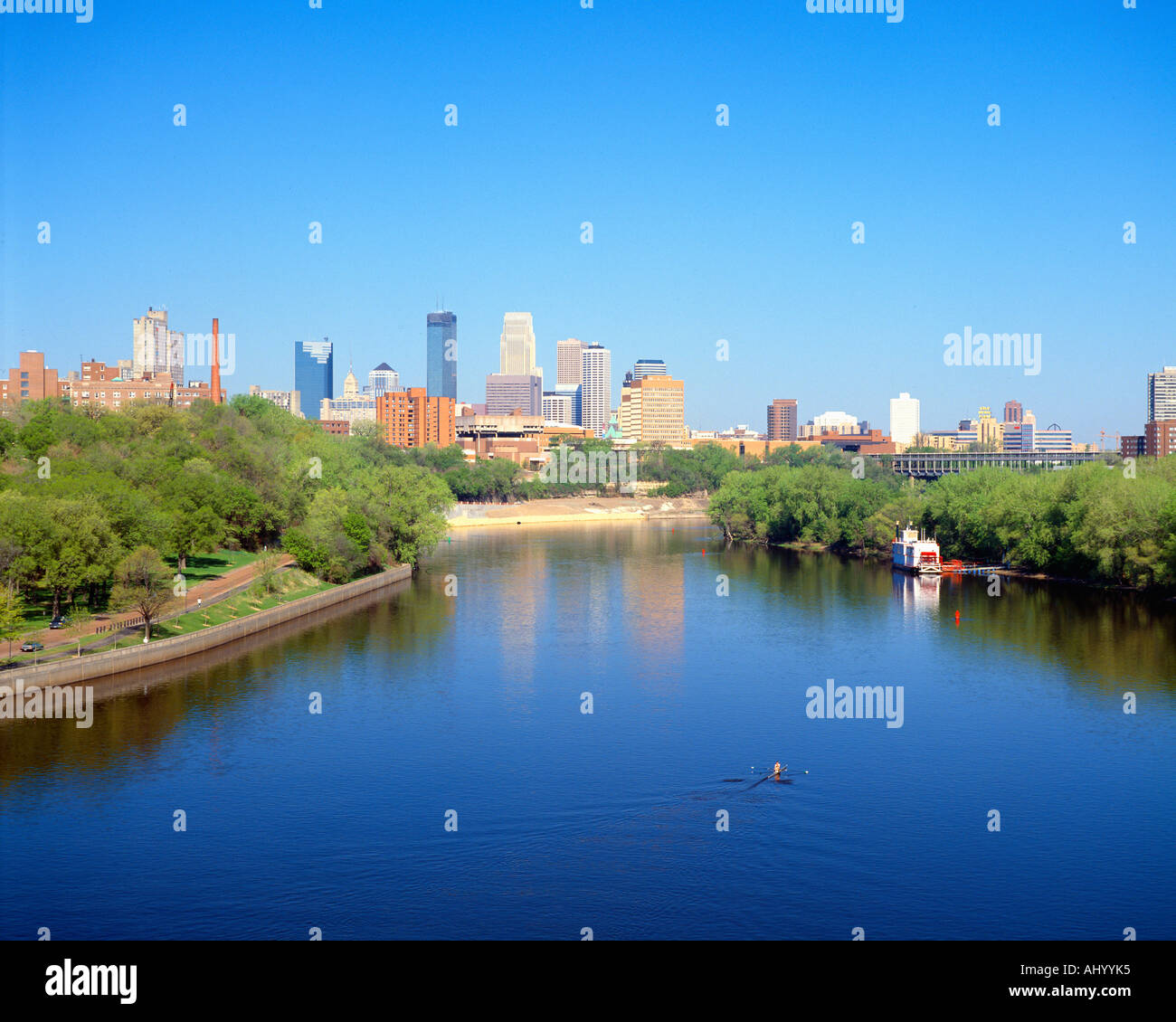 Skyline von Minneapolis und Minnesota Mississippi Fluß Stockfoto