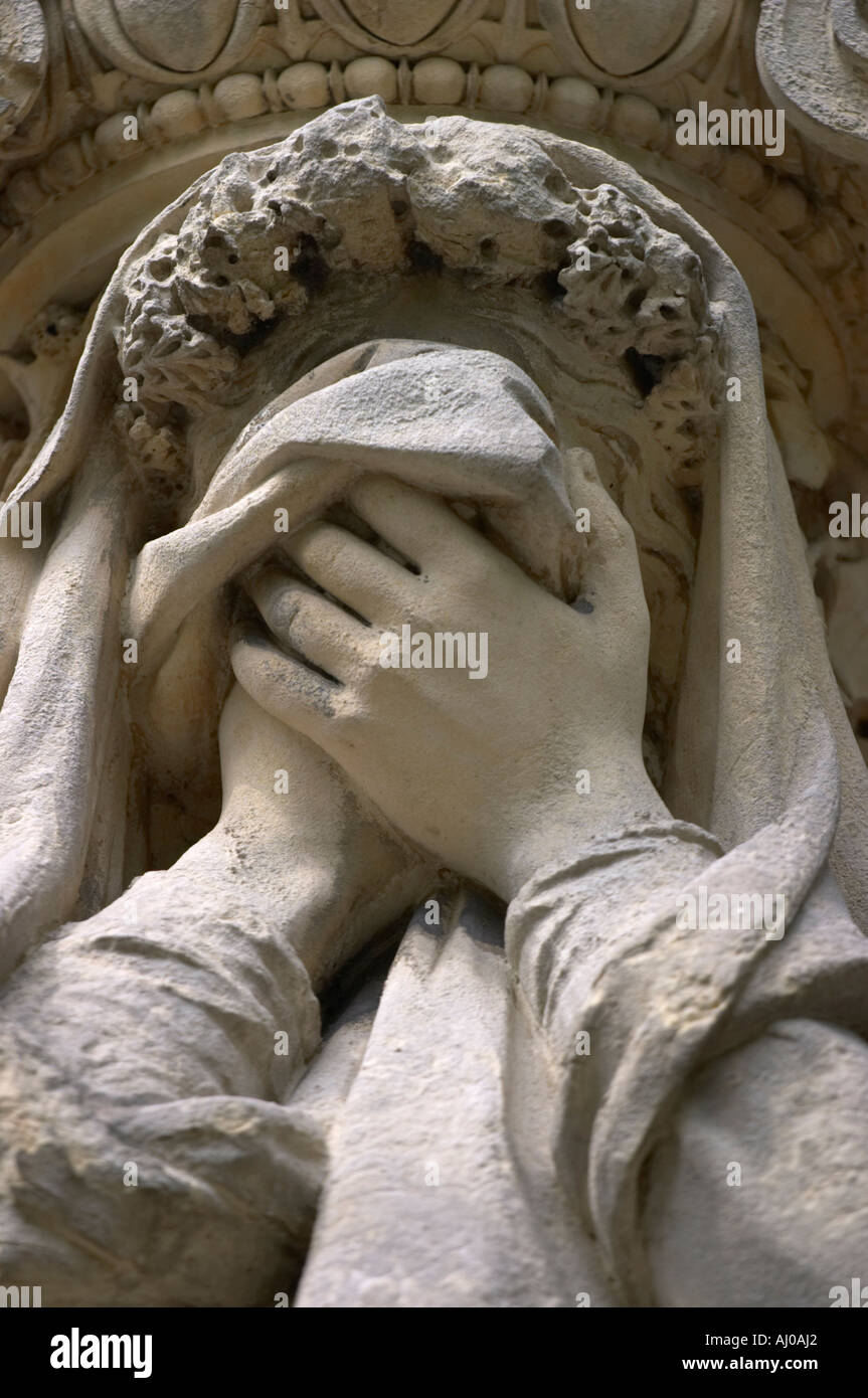 Detail aus dem Dantan Familie Grab mit Skulptur von Antoine Laurent Dantan Pere Lachaise Friedhof Paris Frankreich Stockfoto