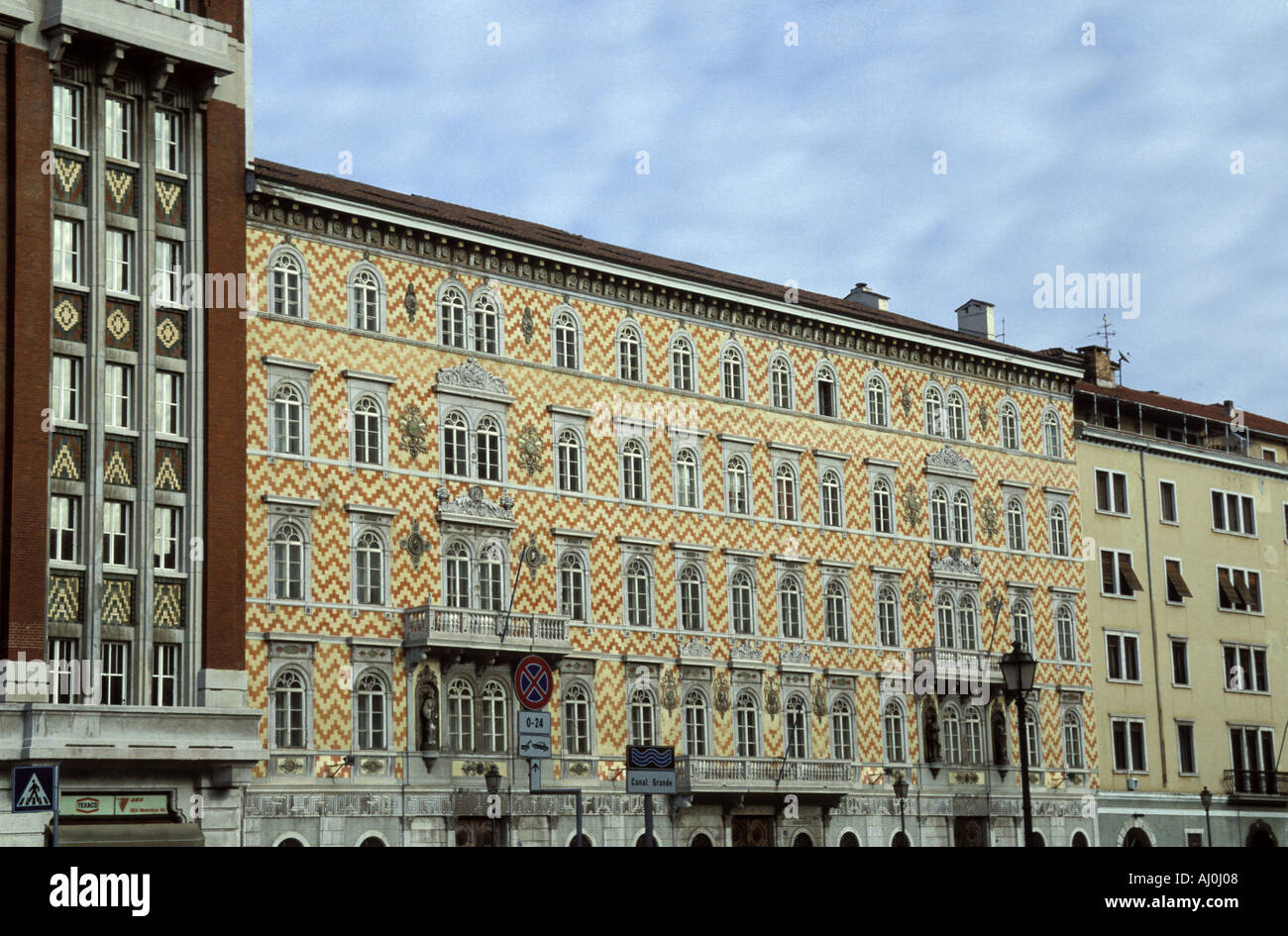 Historischen Palast Canal-Grande-Triest-Friaul-Julisch-Venetien-Italien Stockfoto