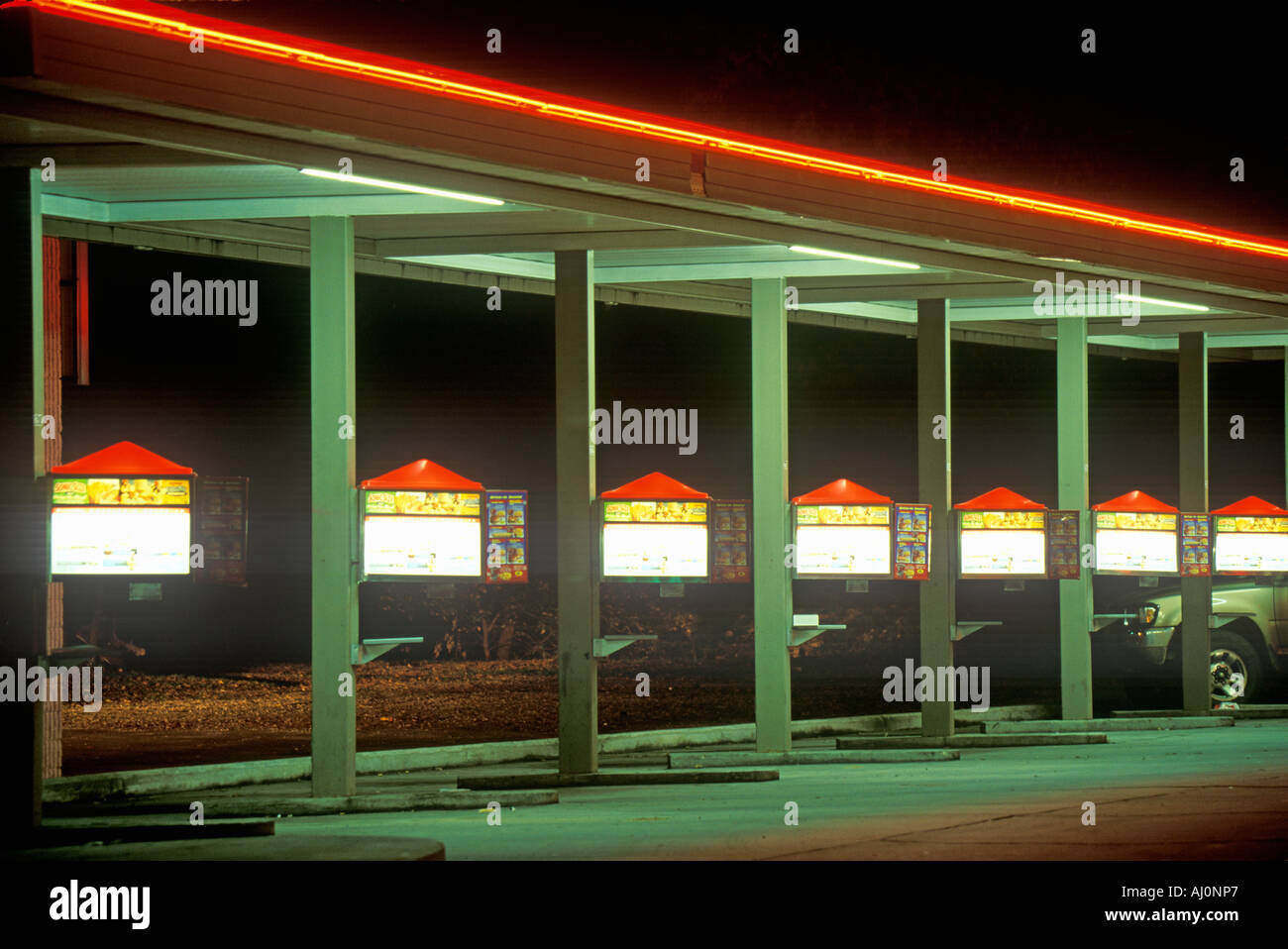 Burger drive up with neon lights at night Stockfoto