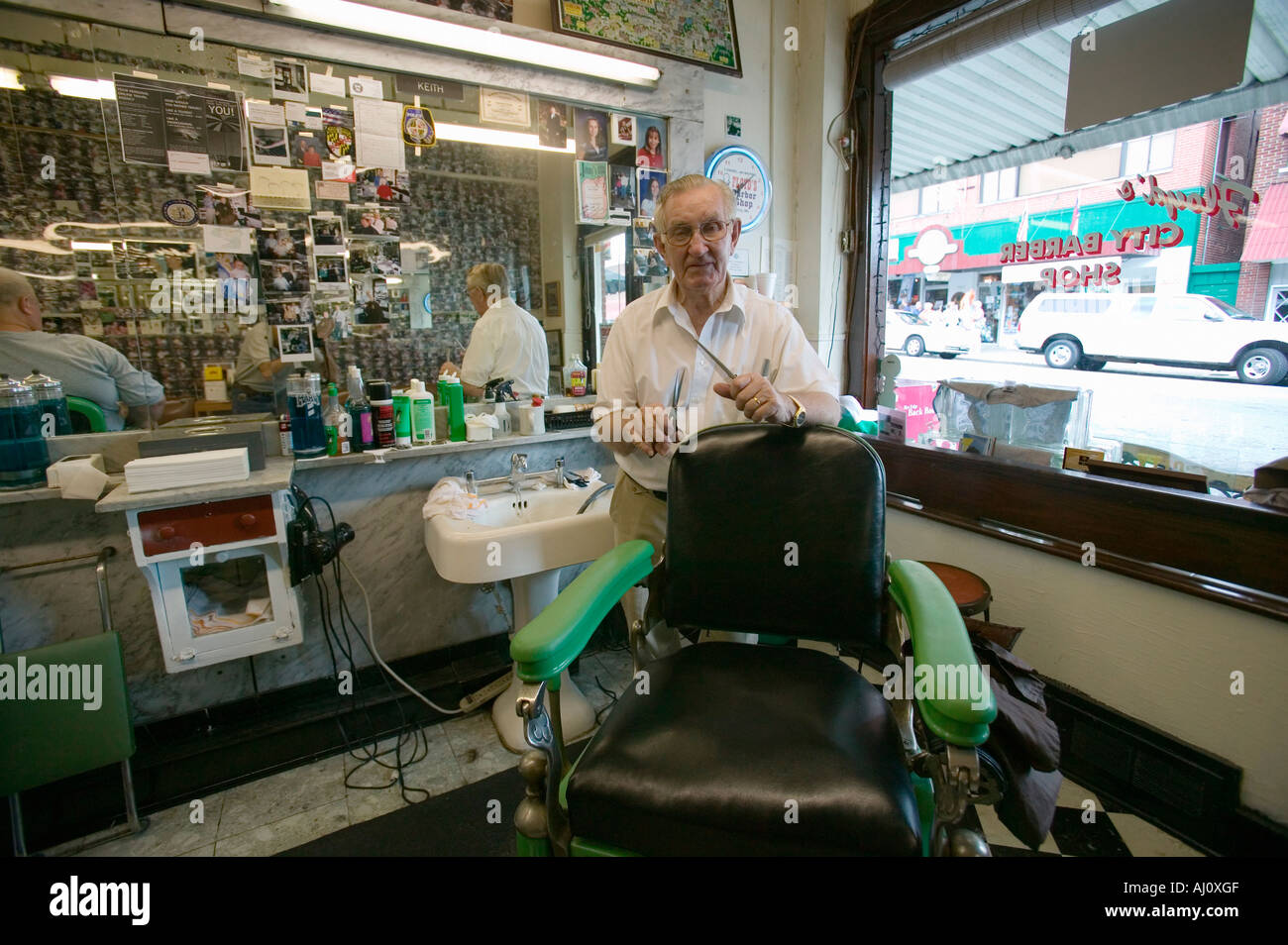 Floyd Haare schneiden bei Floyd s City Barber Shop in Mount Airy North Carolina Stadt Sonderangebot-Mayberry RFD und Heimat von Andy Stockfoto