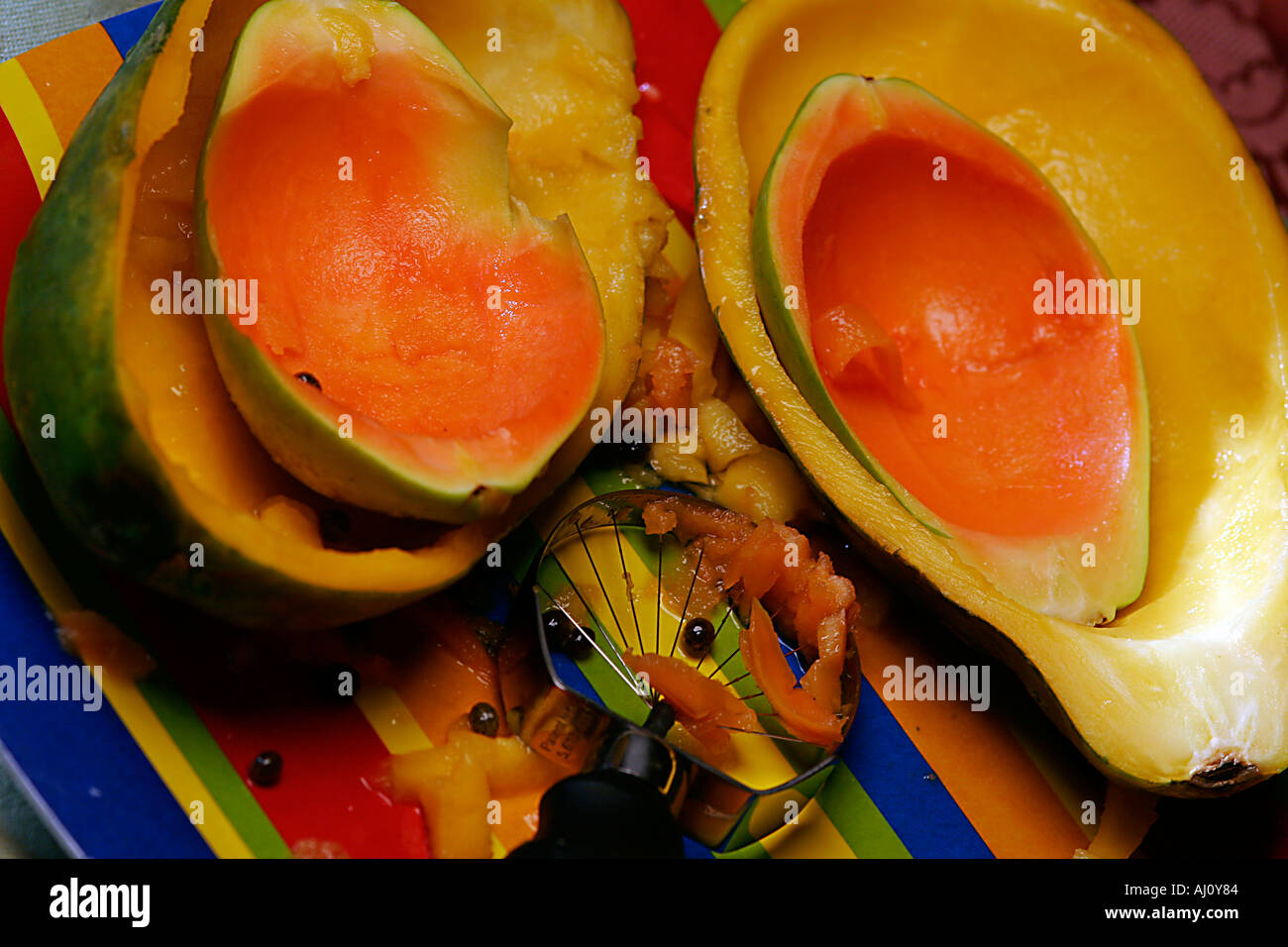 Tropische Früchte Gold Papaya Schrammen und Rinde Stockfoto