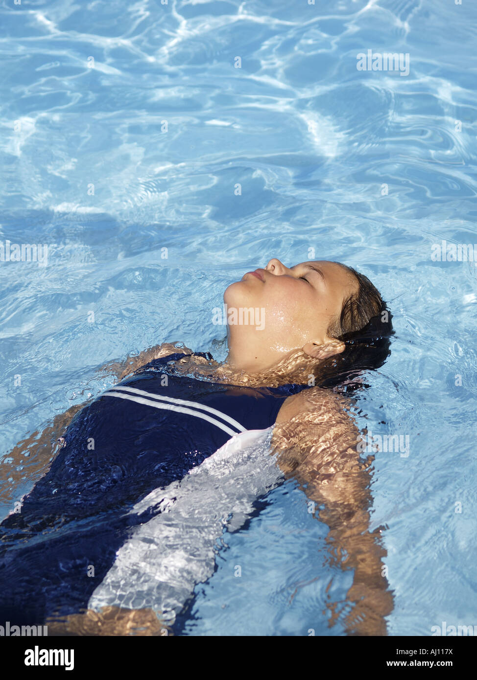 12 Jährige Mädchen Badeanzug Fotos Und Bildmaterial In Hoher Auflösung Alamy