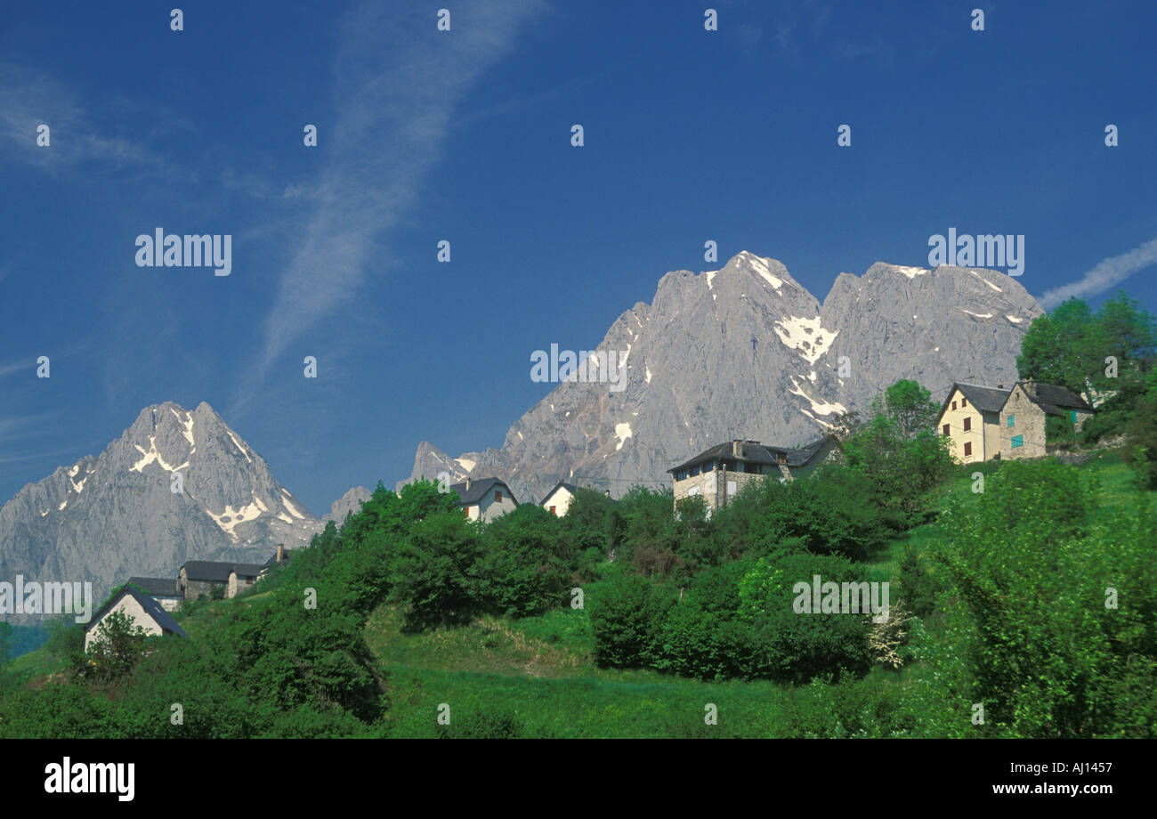 Frankreich-Pyrenäen-Lescun Dorf in der Nähe von Route de Somport Stockfoto